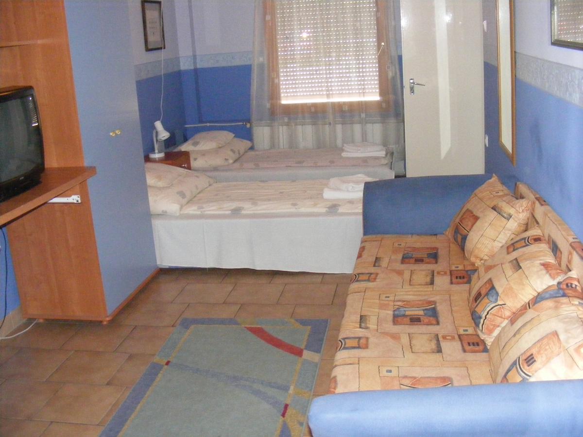Hotel Pelikan Hódmezővásárhely エクステリア 写真
