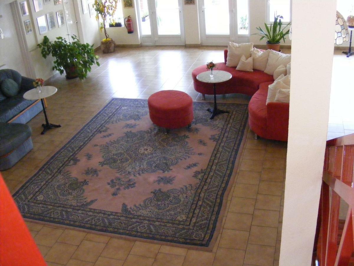 Hotel Pelikan Hódmezővásárhely エクステリア 写真