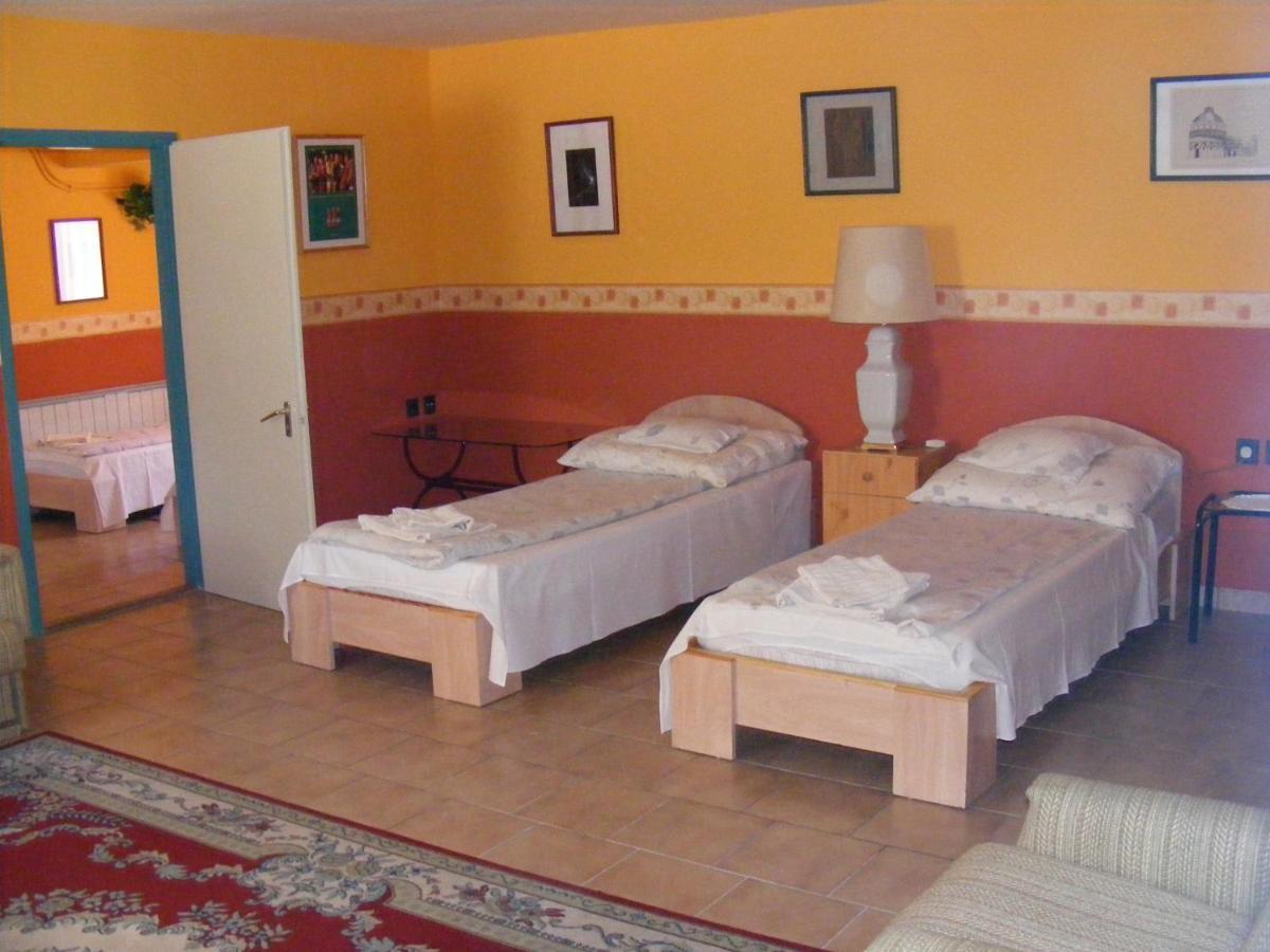 Hotel Pelikan Hódmezővásárhely エクステリア 写真